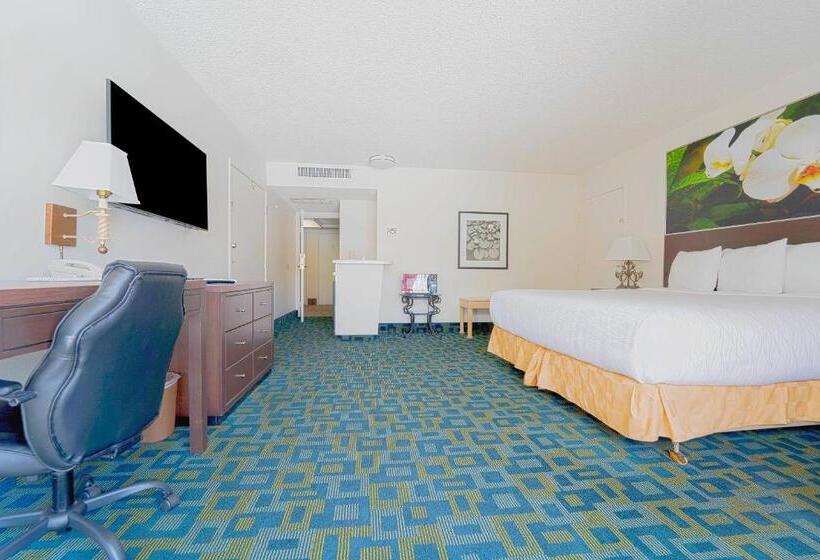 غرفة قياسية سرير كينج, Royal Plaza Inn