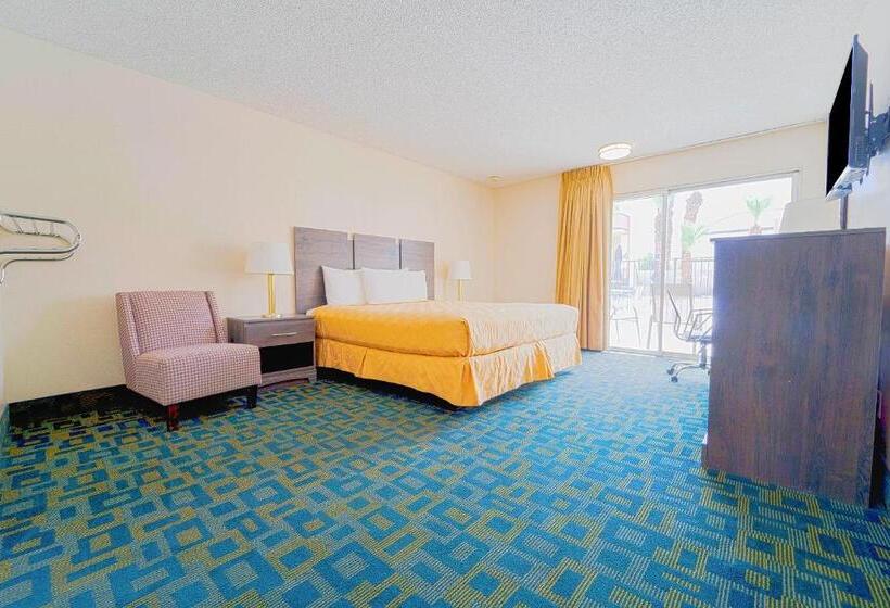 غرفة قياسية سرير كينج لذوى الإحتياجات الخاصة, Royal Plaza Inn