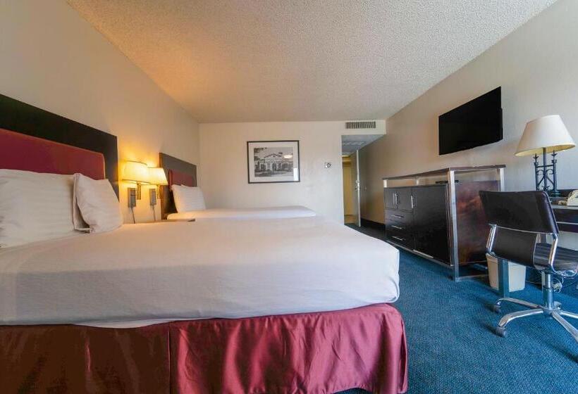 غرفة قياسية سرير ملكى, Royal Plaza Inn