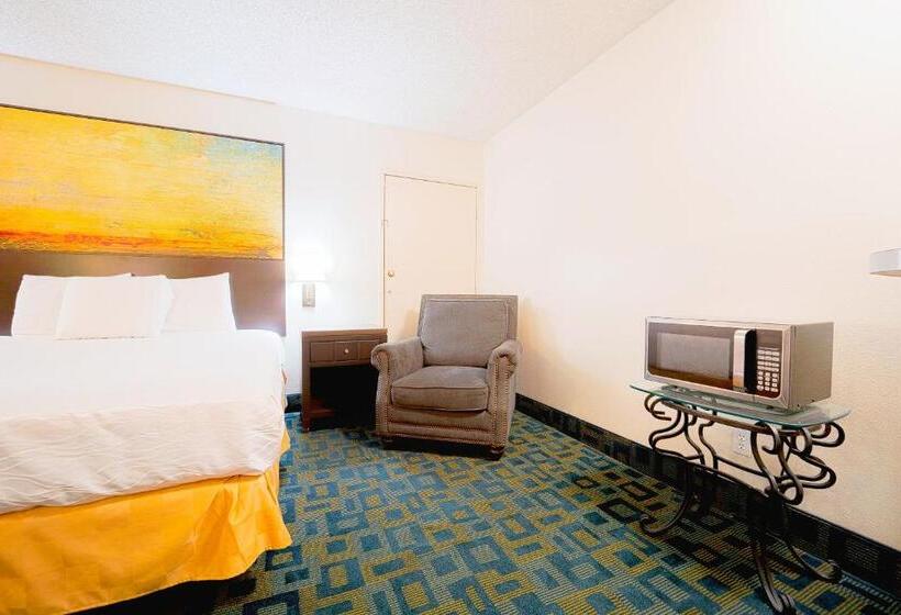 غرفة قياسية سرير كينج لذوى الإحتياجات الخاصة, Royal Plaza Inn