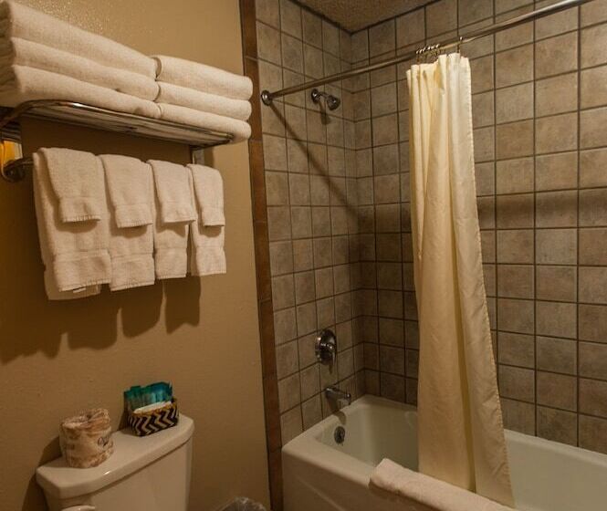 침실 2개 아파트, Rustic Inn