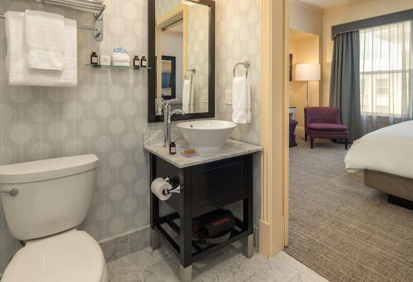 商务房间, Shattuck Plaza