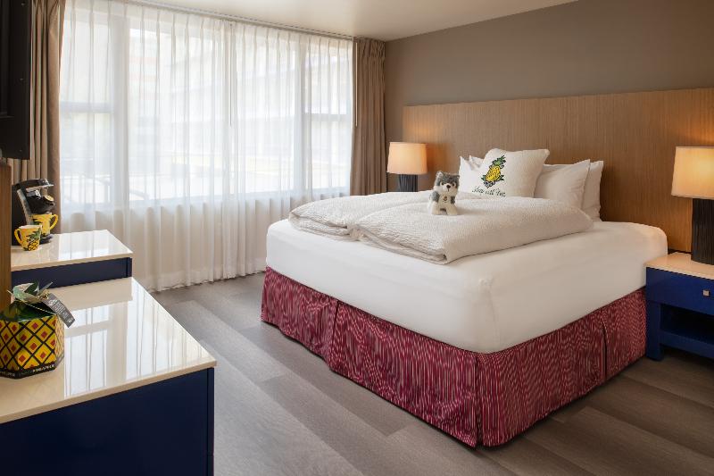 سوئیت با تخت بزرگ, Staypineapple, Hotel Rose, Downtown Portland