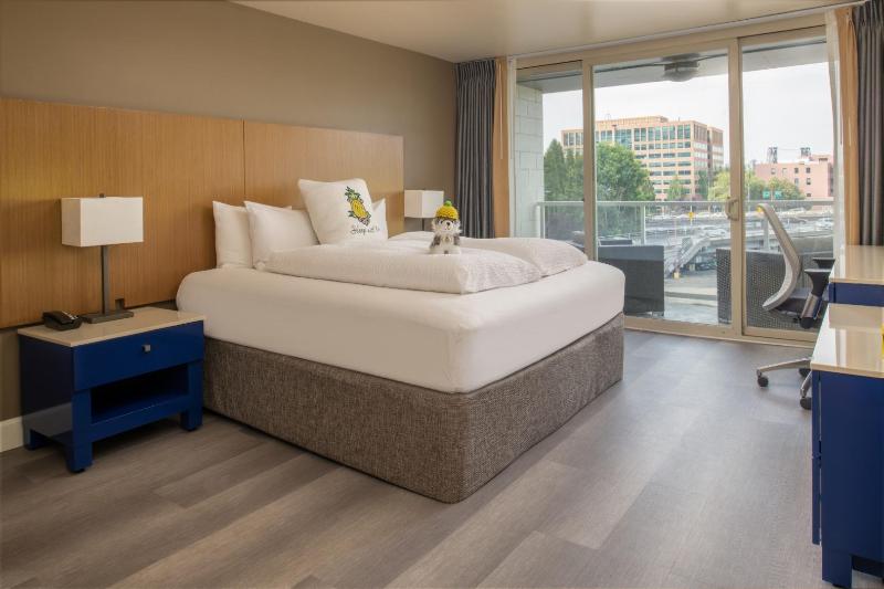 اتاق استاندارد با بالکن, Staypineapple, Hotel Rose, Downtown Portland