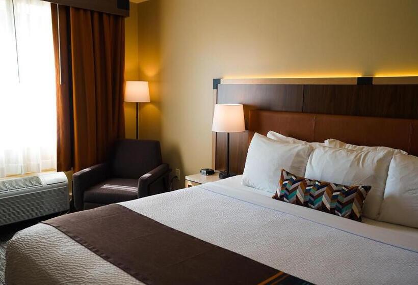 Standard Szoba King Size Bed, Sawmill Creek By Cedar Point Resorts