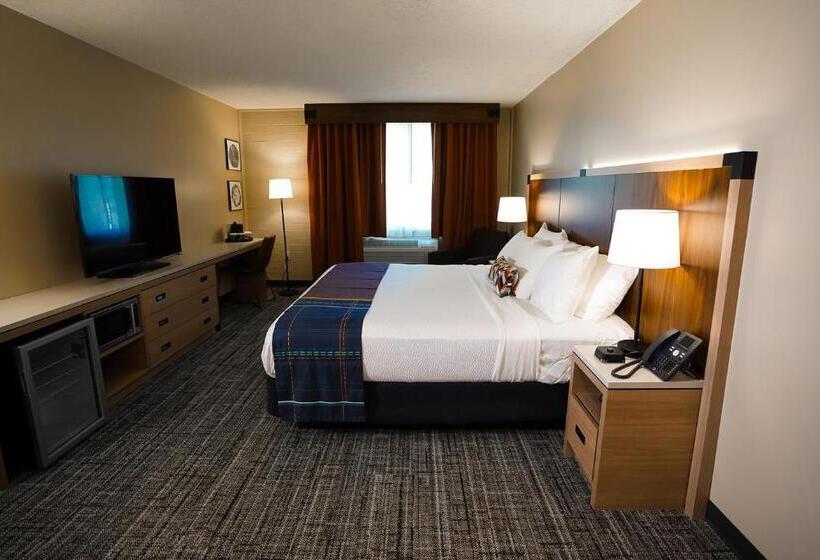 Standard Szoba King Size Bed, Sawmill Creek By Cedar Point Resorts