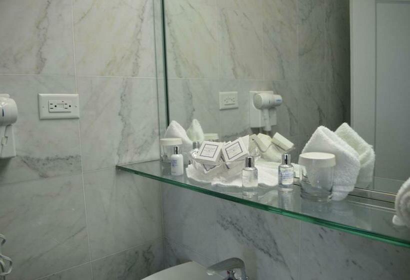 جناح عائلي, Congress Plaza Hotel Chicago