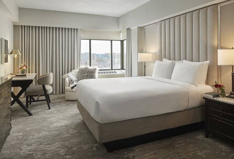 주니어 스위트, Capitol Hill