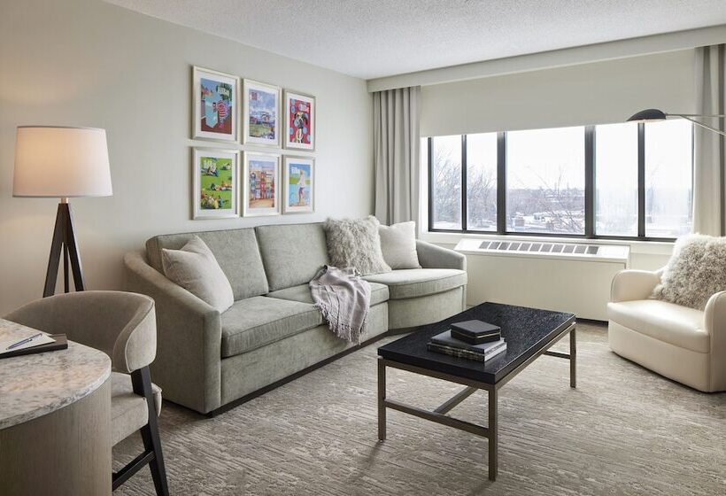 스위트, Capitol Hill