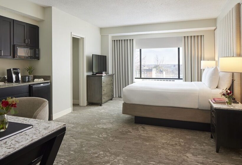 주니어 스위트, Capitol Hill