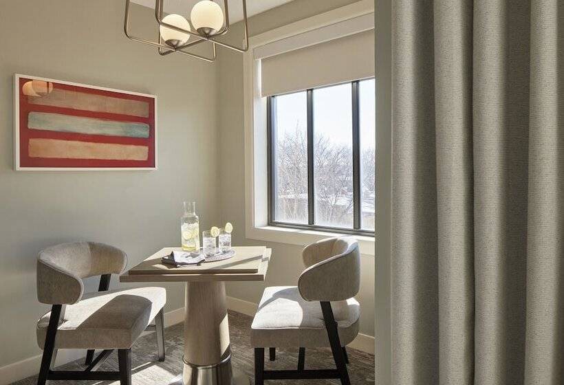 수피리어 스위트, Capitol Hill