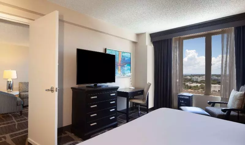 キングサイズベッドのスイートルーム, Hilton St. Petersburg Bayfront