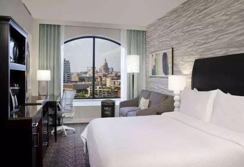 キングサイズベッドのスタンダードルーム, Hilton St. Petersburg Bayfront