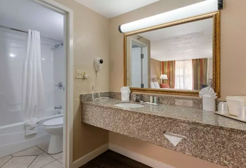 ２ダブルベッドのスタンダードルーム, Quality Inn & Suites Conference Center