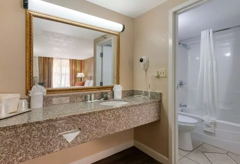２ダブルベッドのスタンダードルーム, Quality Inn & Suites Conference Center