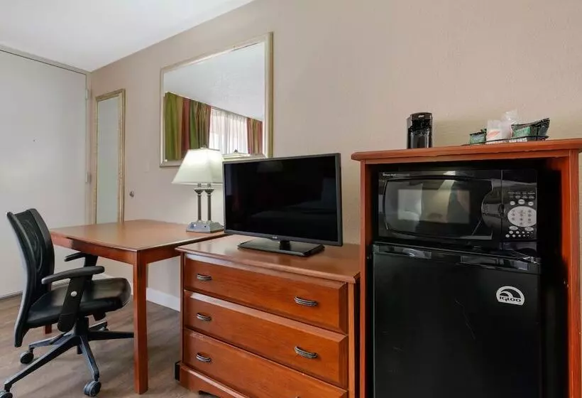 ２ダブルベッドのスタンダードルーム, Quality Inn & Suites Conference Center