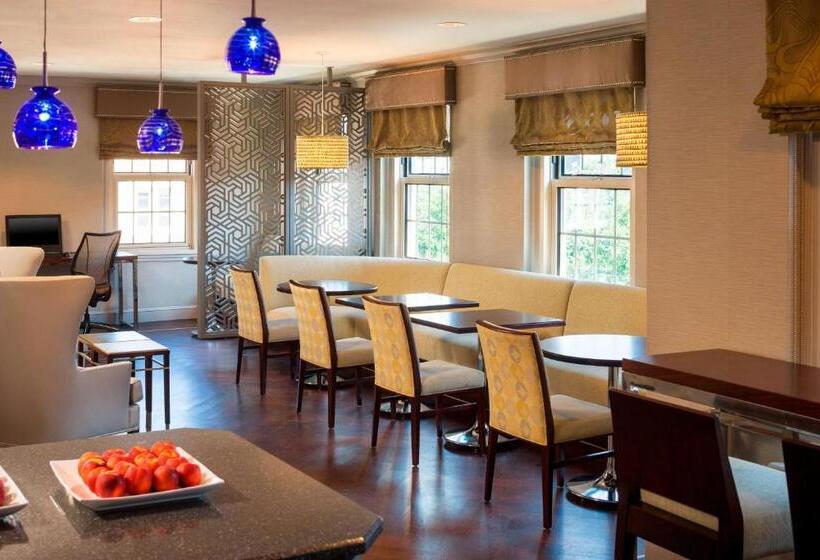 Номер Клуб Кровать Кинг, Sheraton Commander