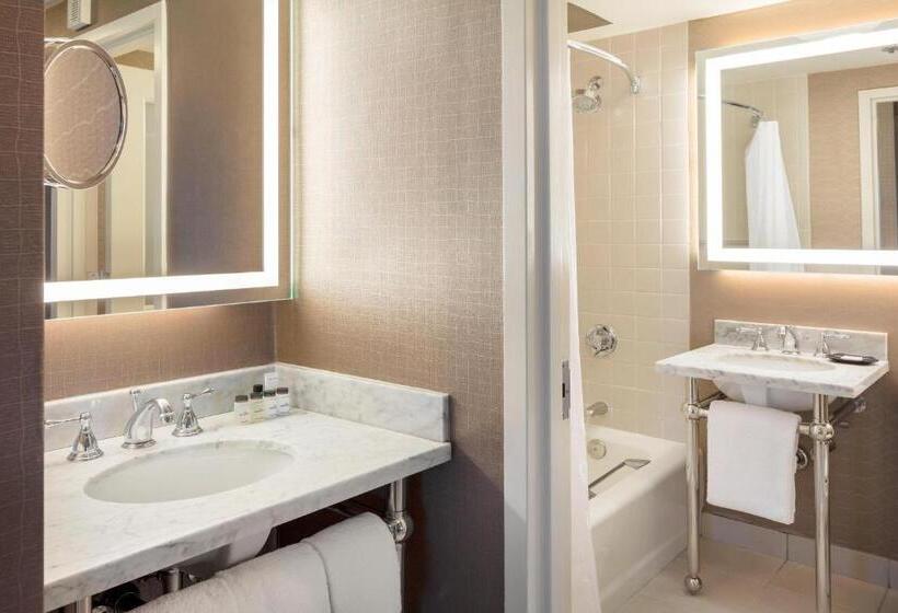 Люкс 2 Спальни, Sheraton Commander