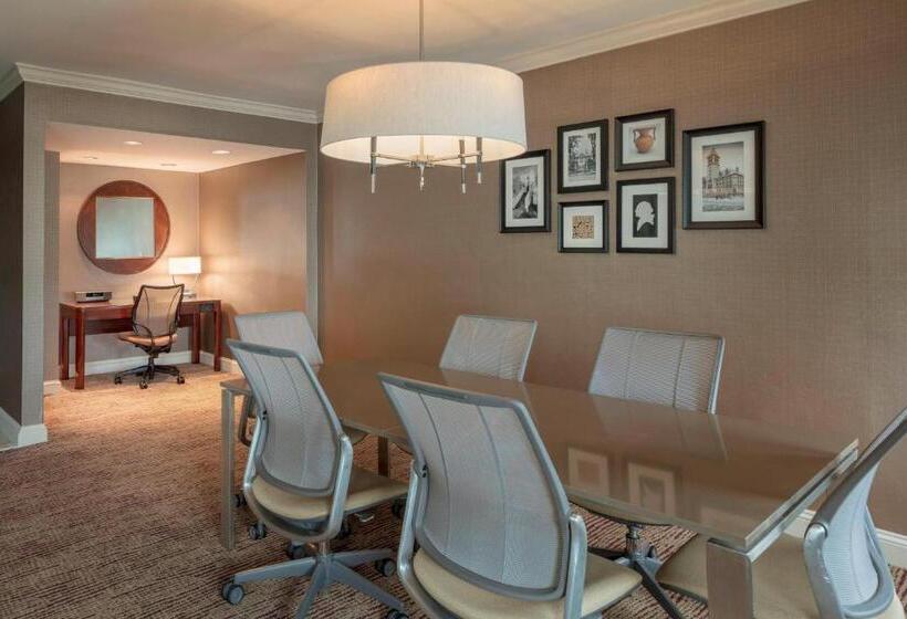 Люкс 2 Спальни, Sheraton Commander