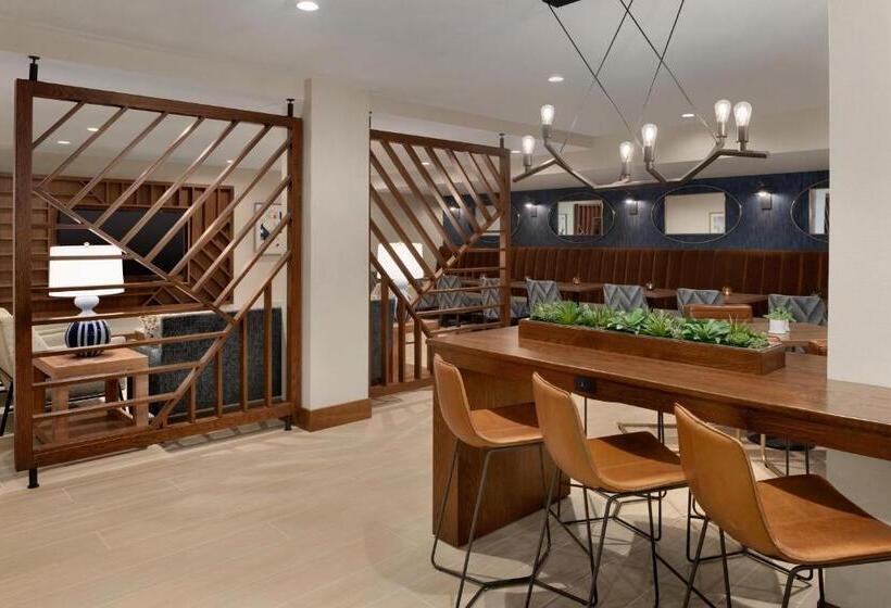 キングサイズベッドのクラブルーム, Sheraton Madison