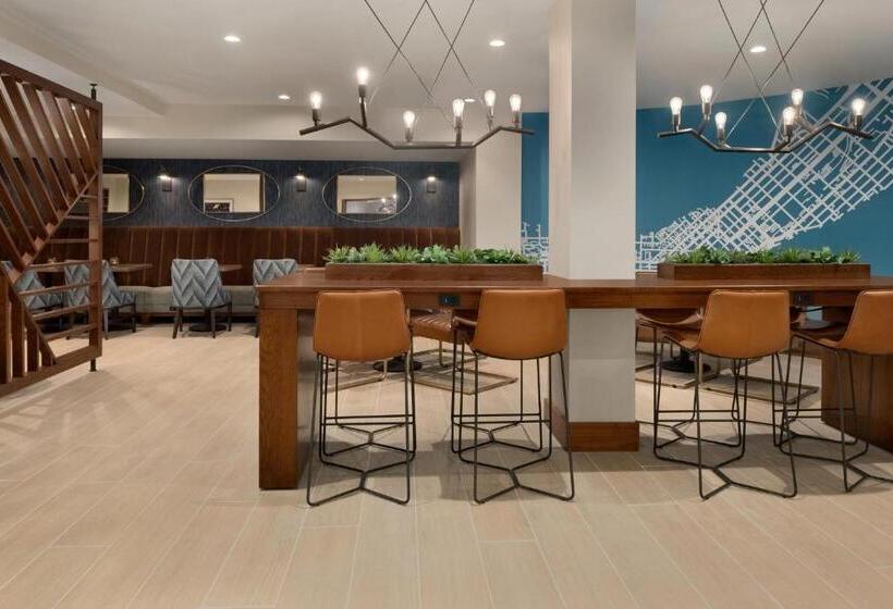 キングサイズベッドのクラブルーム, Sheraton Madison