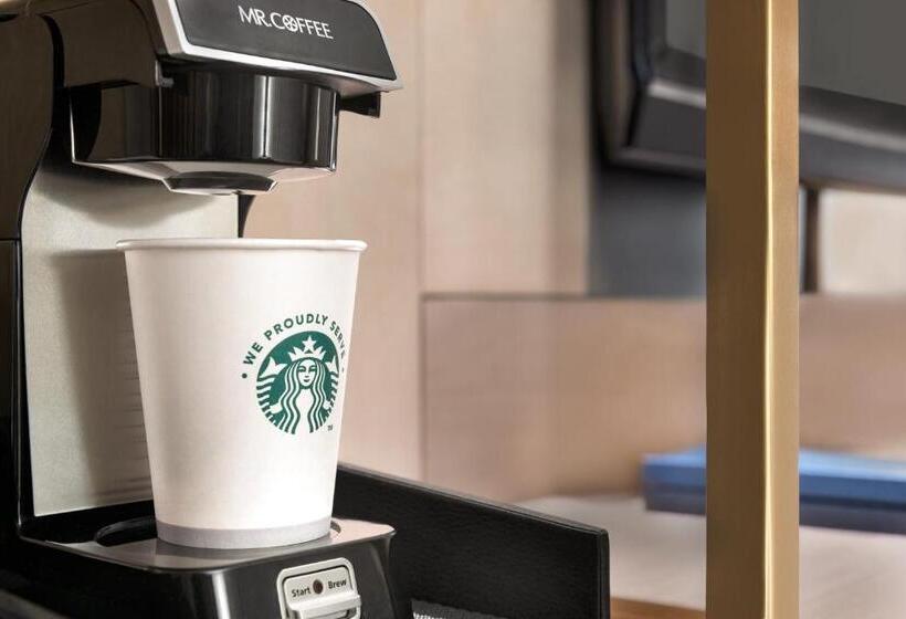 キングサイズベッドのスタンダードルーム, Sheraton Madison