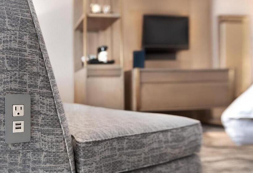 キングサイズベッドのスタンダードルーム, Sheraton Madison