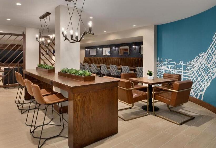 キングサイズベッドのクラブルーム, Sheraton Madison