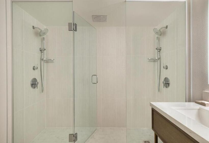 クラブスイート, Sheraton Madison