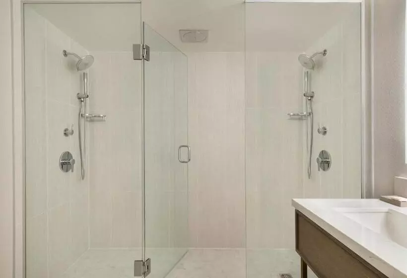 سوئیت کلاب, Sheraton Madison
