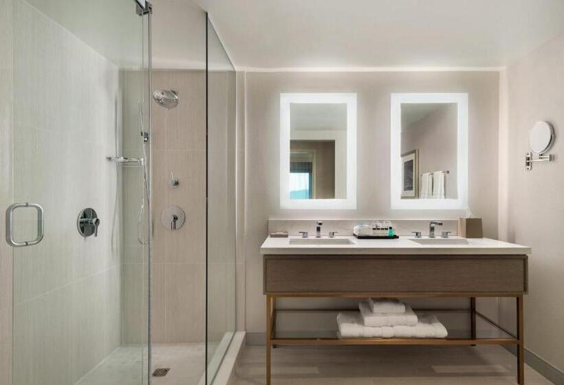 クラブスイート, Sheraton Madison