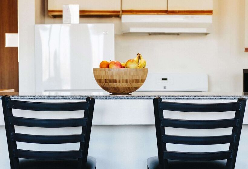 Королевский Люкс, Stamford Suites