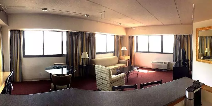 身障者適用スイートルーム, Stamford Suites