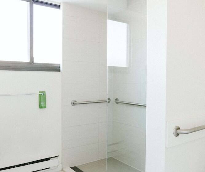 سوئیت برای معلولان, Stamford Suites