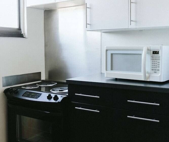 سوئیت برای معلولان, Stamford Suites