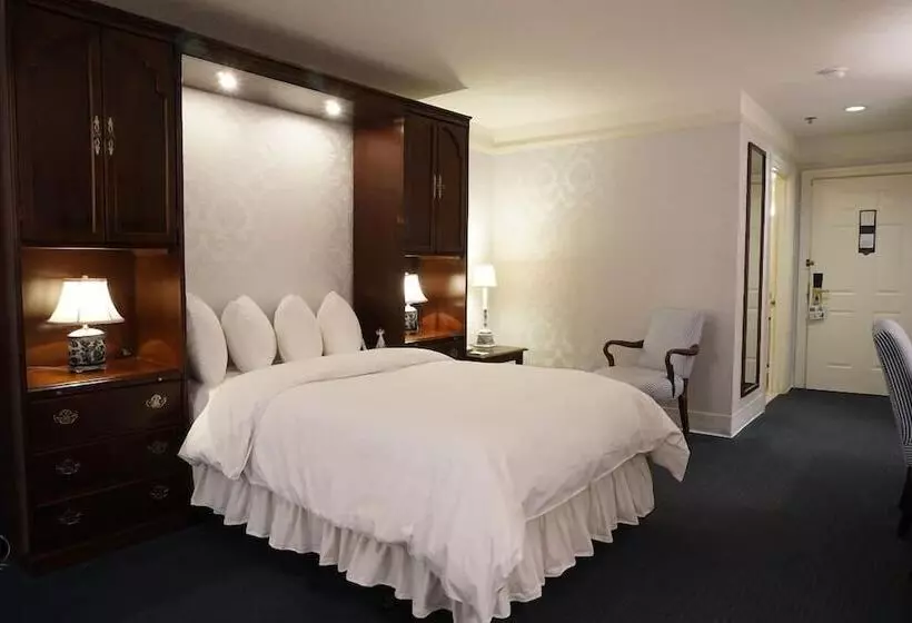 デラックスルーム, The Simsbury Inn