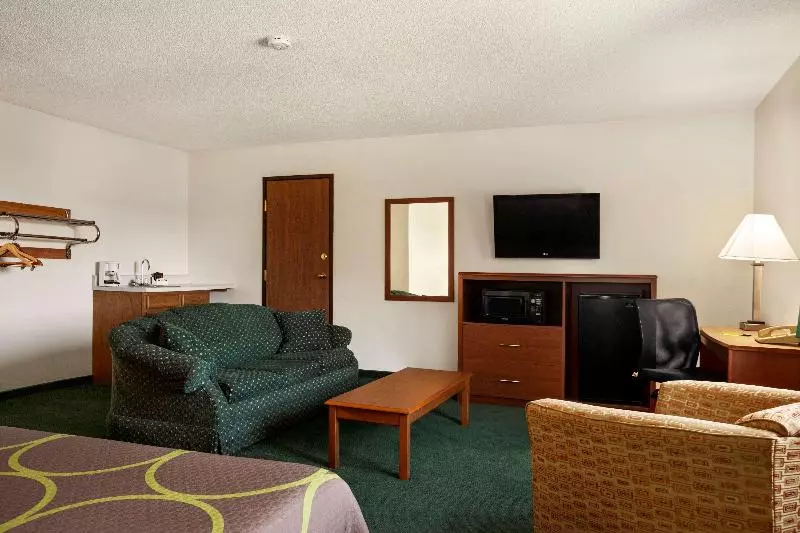 キングサイズベッドのスイートルーム, Super 8 By Wyndham Concordia
