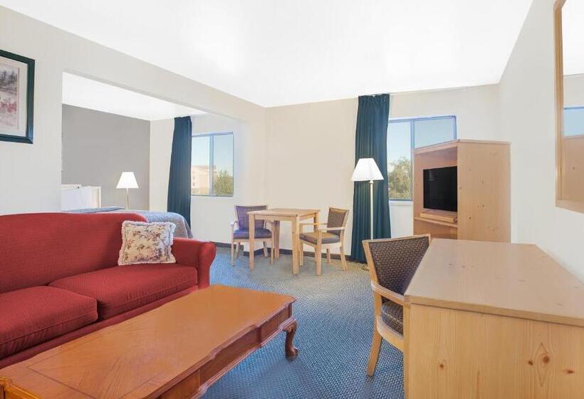 Люкс Deluxe Кровать Кинг, Fairbridge Inn & Suites Moscow   Pullman