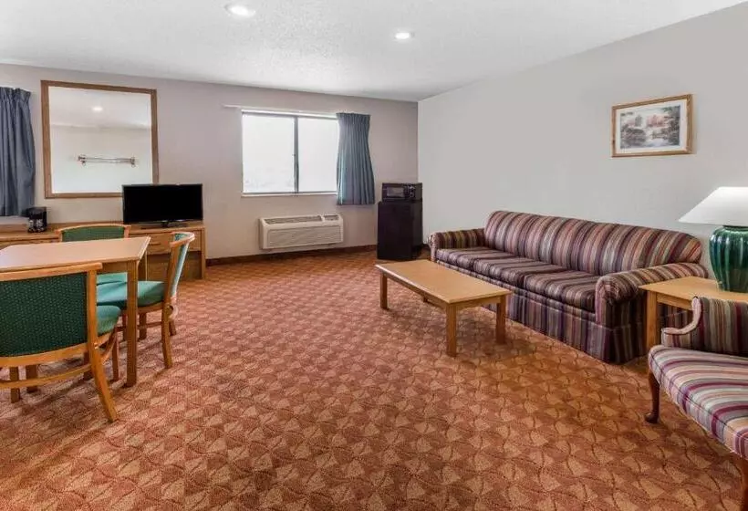 キングサイズベッドのデラックススイート, Super 8 By Wyndham St. Charles