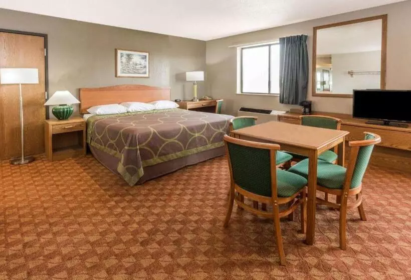キングサイズベッドのデラックススイート, Super 8 By Wyndham St. Charles