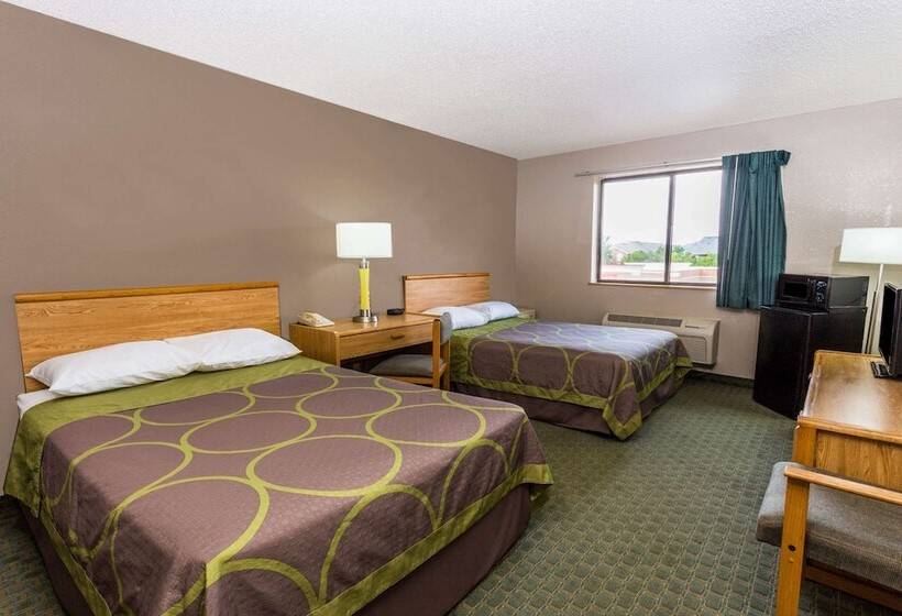 חדר סטנדרט שתי מיטות זוגיות, Super 8 By Wyndham St. Charles