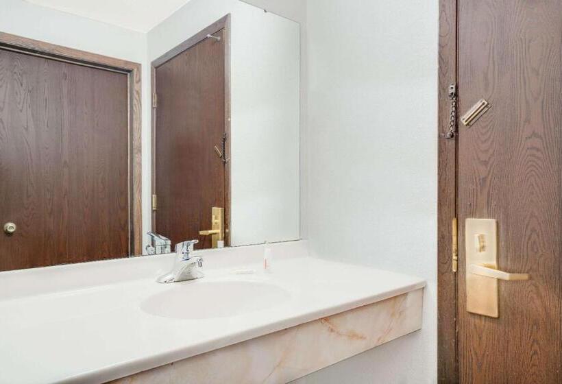 غرفة قياسية, Super 8 By Wyndham Tomah Wisconsin