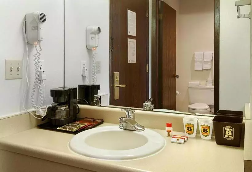 身障者適用スタンダードルーム, Super 8 By Wyndham Tomah Wisconsin