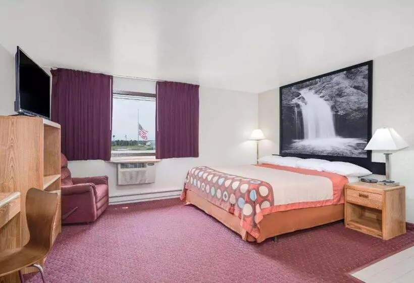キングサイズベッドのデラックススイート, Super 8 By Wyndham Tomah Wisconsin