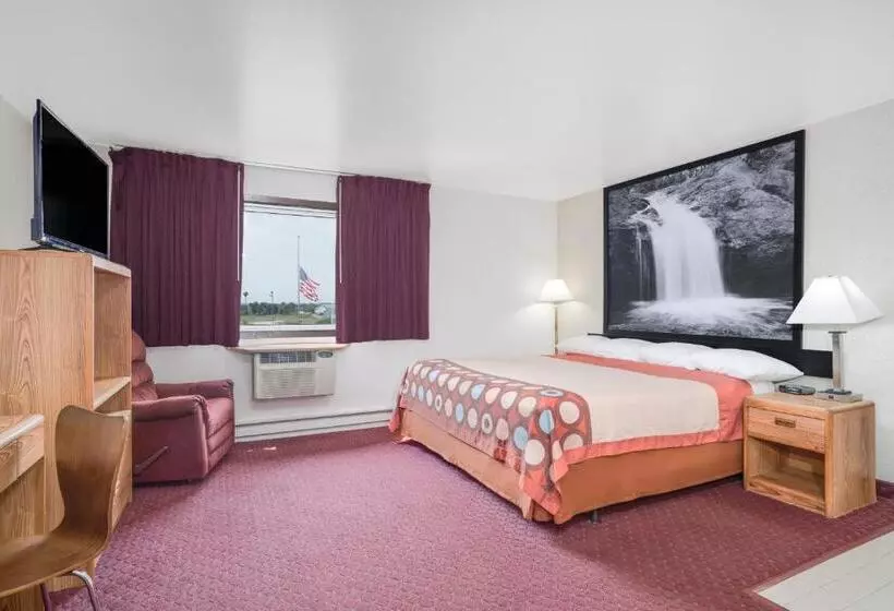 キングサイズベッドのデラックススイート, Super 8 By Wyndham Tomah Wisconsin