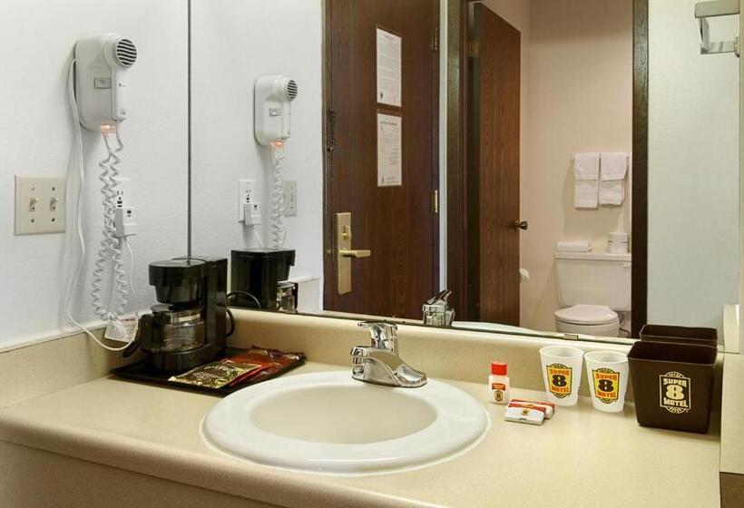 غرفة قياسية سرير كينج, Super 8 By Wyndham Tomah Wisconsin