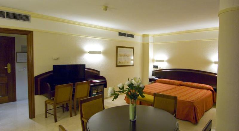 חדר סטנדרט עם מיטת קינג, Tapatio Springs Hill Country Resort