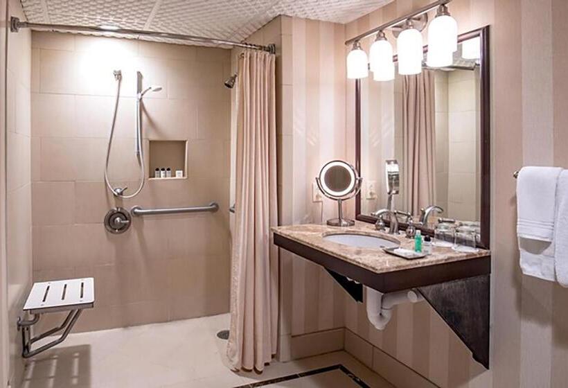 身障者適用キングサイズベッドルーム, The Equinox Golf Resort & Spa