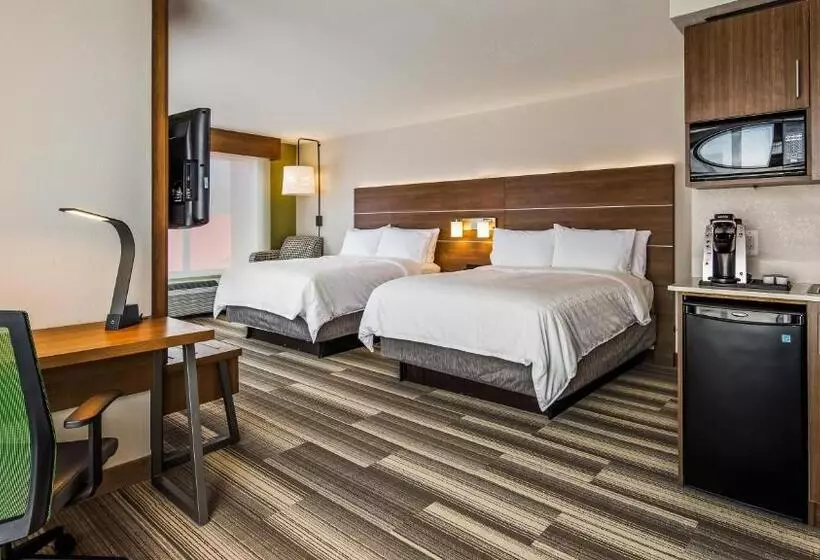 身障者適用スイートルーム, Holiday Inn Express & Suites Detroit   Farmington Hills, An Ihg
