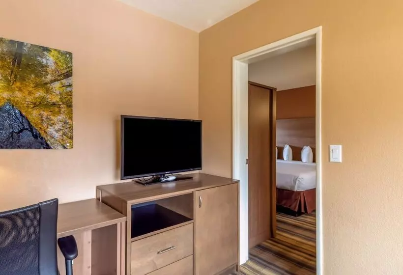 سوییت جونیور, Boulder University Inn